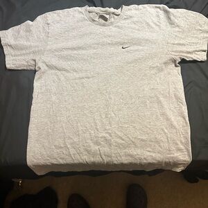 Nike Light Gray Short Sleeve Tee size medium